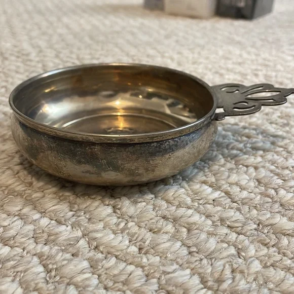 Lunt sterling silver teddy bear porringer baby bowl. Marked 191T. - Picture 4 of 4